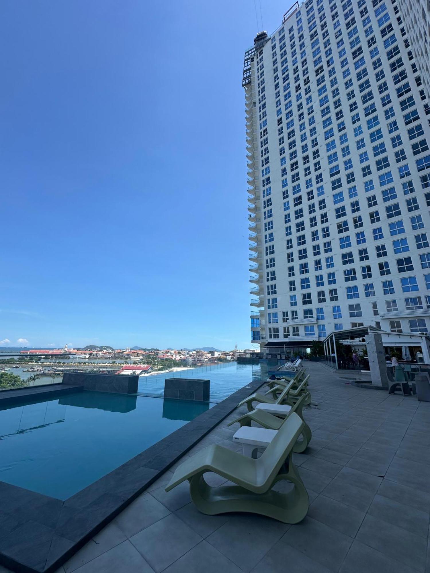 Frente Al Mar Con Vista Panoramica En Avenida Balboa, Apartment